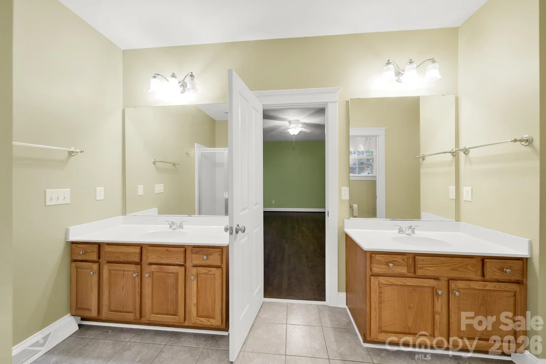 Photo of 1512 Calvin Hal Road