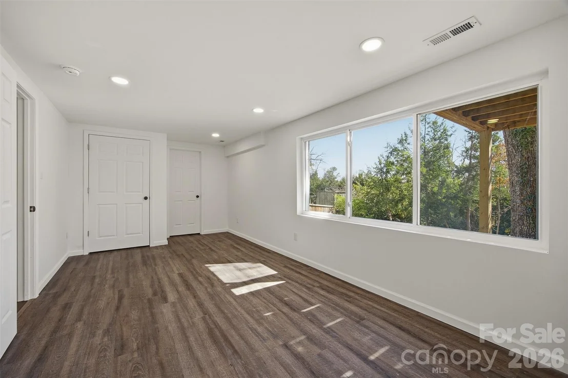 Photo of 223 W Park Drive