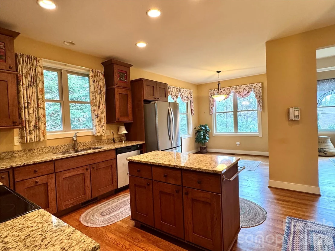 Photo of 894 Dunroy Drive