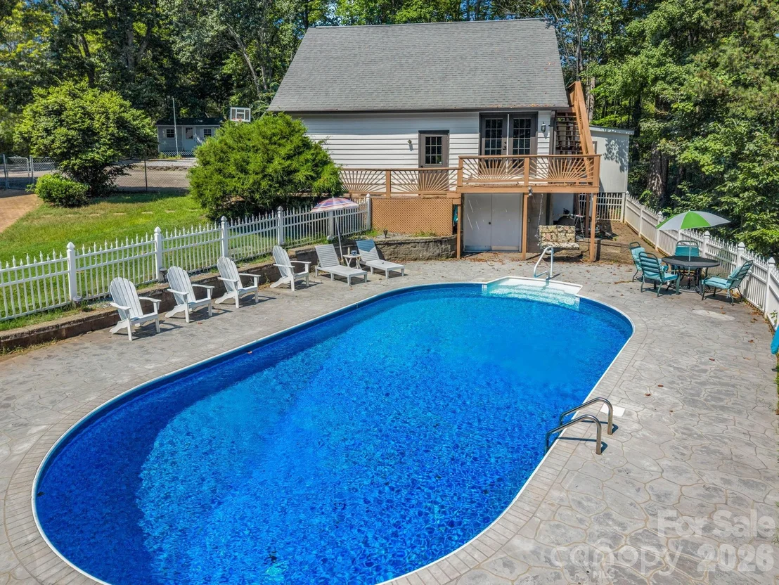 Photo of 215 Hillcrest Drive