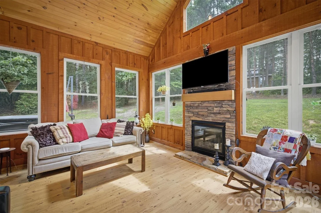 Photo of 2185 Cottage Park Road