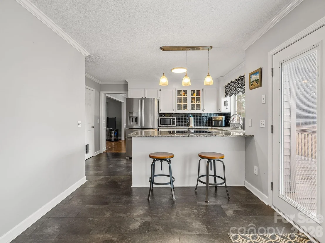 Photo of 1570 Roddy Road