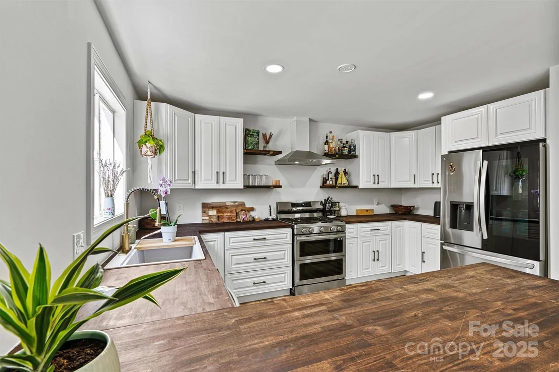 Photo of 3995 Burton Lane