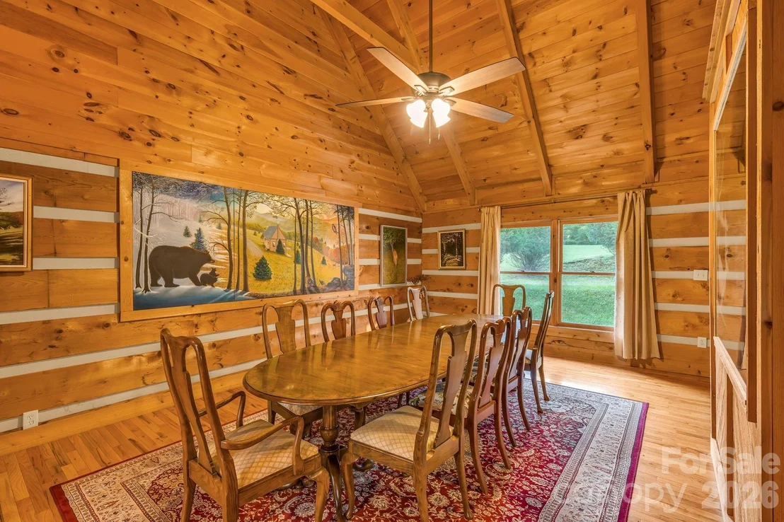 Photo of 525 Schoolhouse Ridge