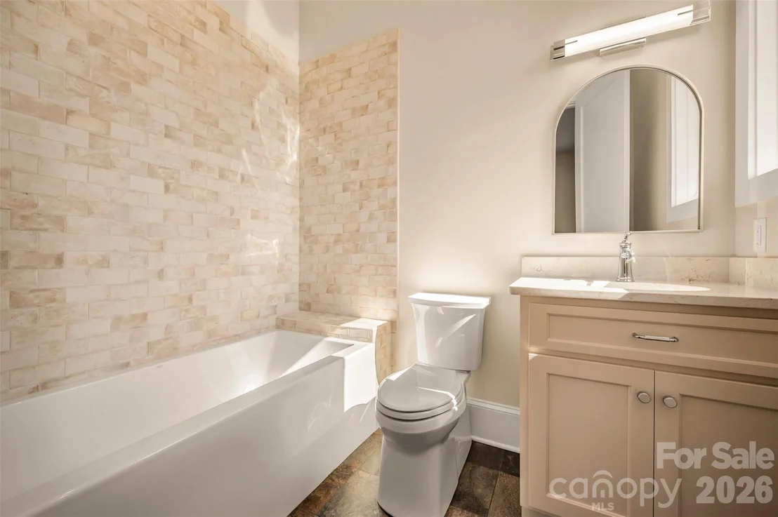 Photo of 978 Mapleton Lane