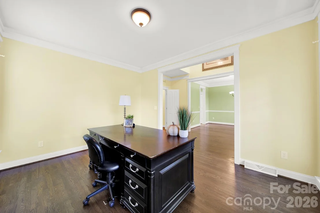 Photo of 1512 Calvin Hal Road