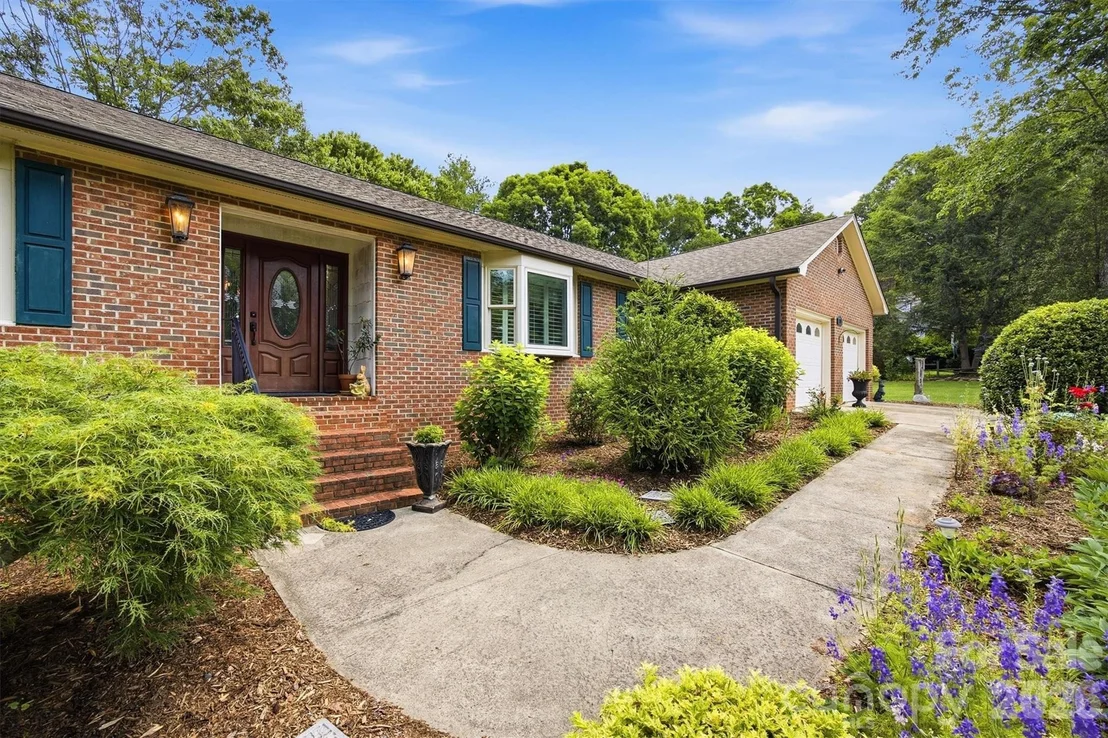 Photo of 232 Westwood Drive
