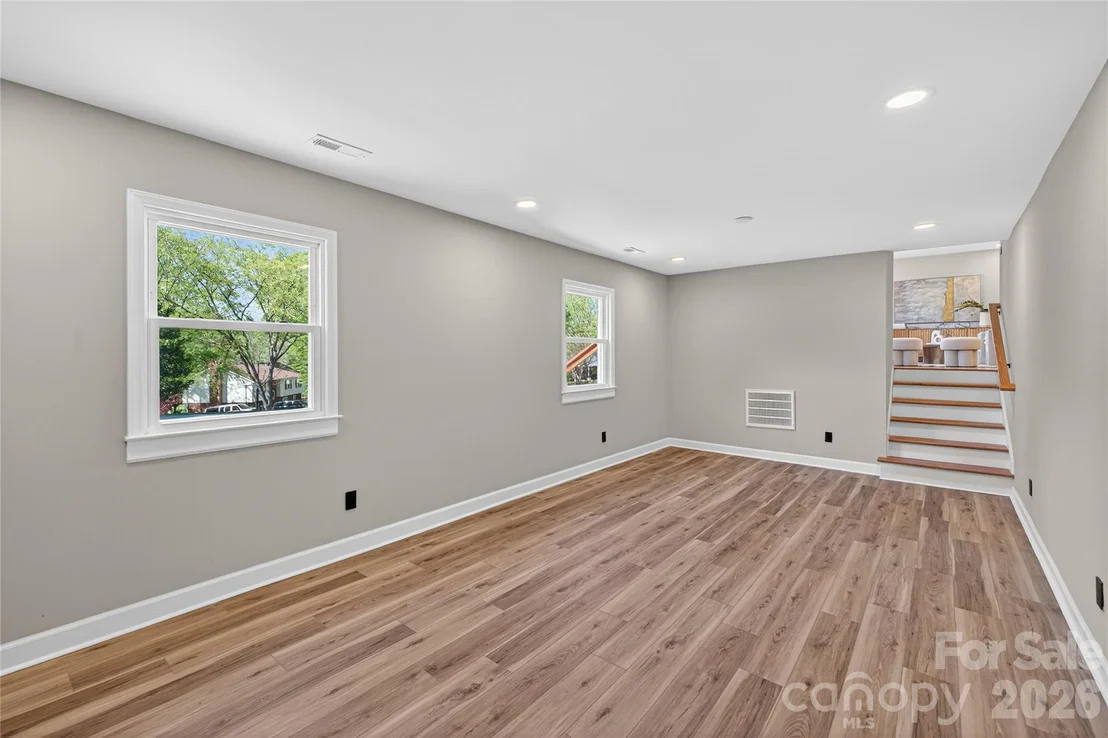 Photo of 300 Dollar Circle