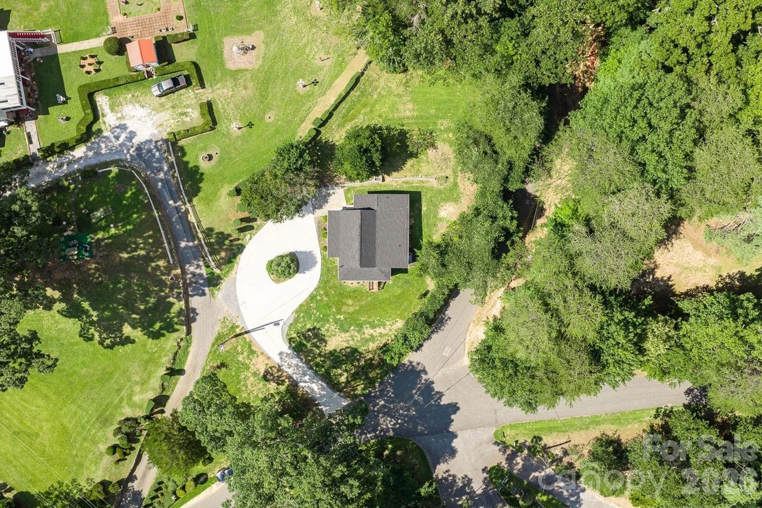 Photo of 811 Markham Road