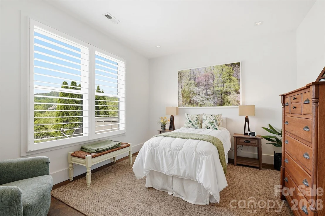 Photo of 984 Mapleton Lane