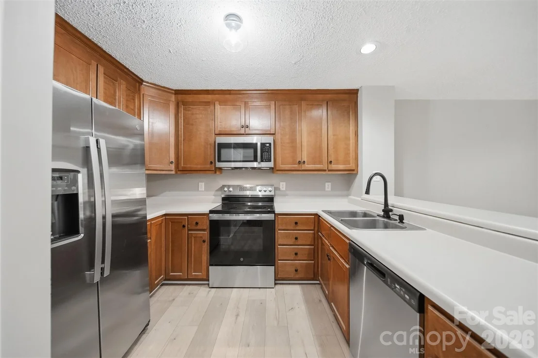 Photo of 800 Meadowview Drive