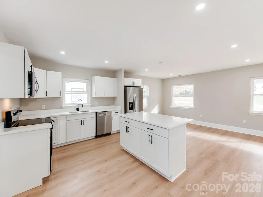 Photo of 2025 Birchcrest Drive