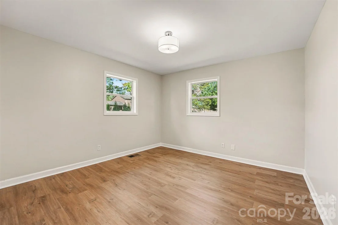 Photo of 1902 19th Avenue NE