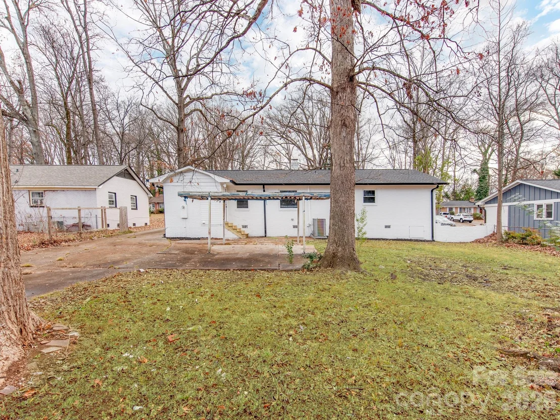 Photo of 2025 Birchcrest Drive