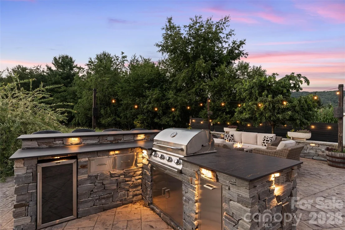 Photo of 394 Kellwood Drive