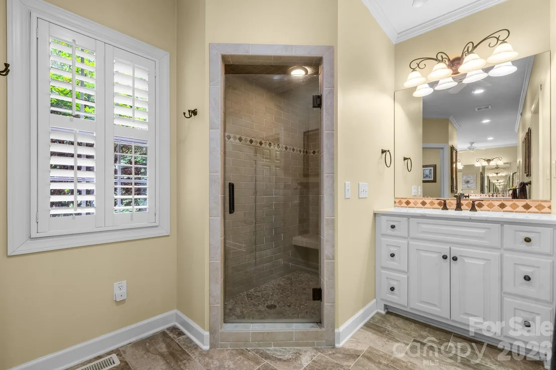 Photo of 3740 Pinecrest Drive NE
