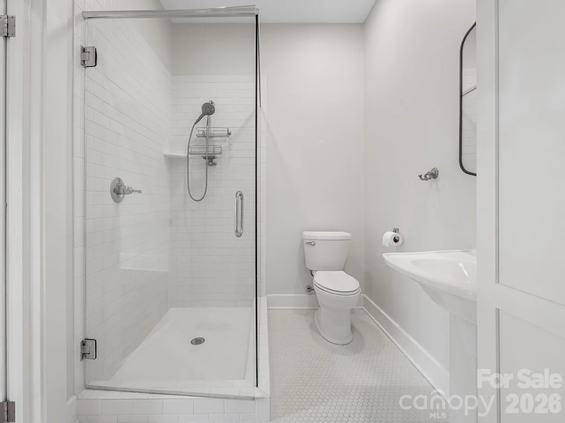 Photo of 143 Broadway Avenue
