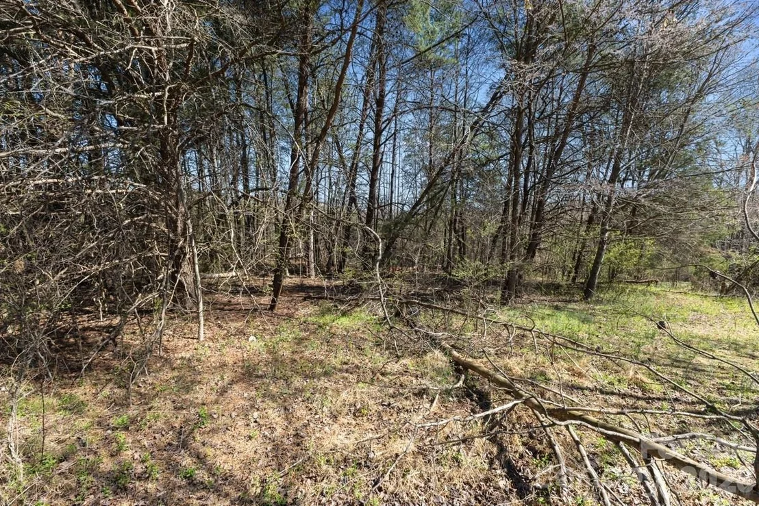 Photo of 879 E Memorial Highway