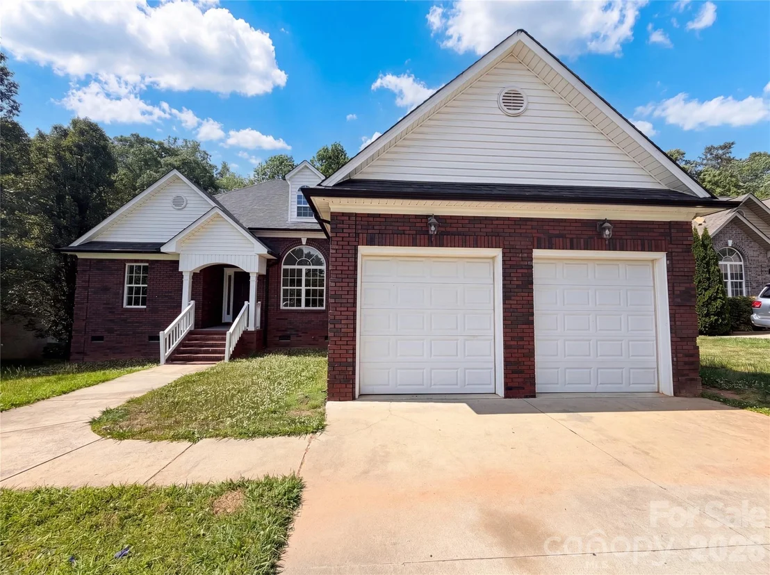 Photo of 301 River Birch Circle