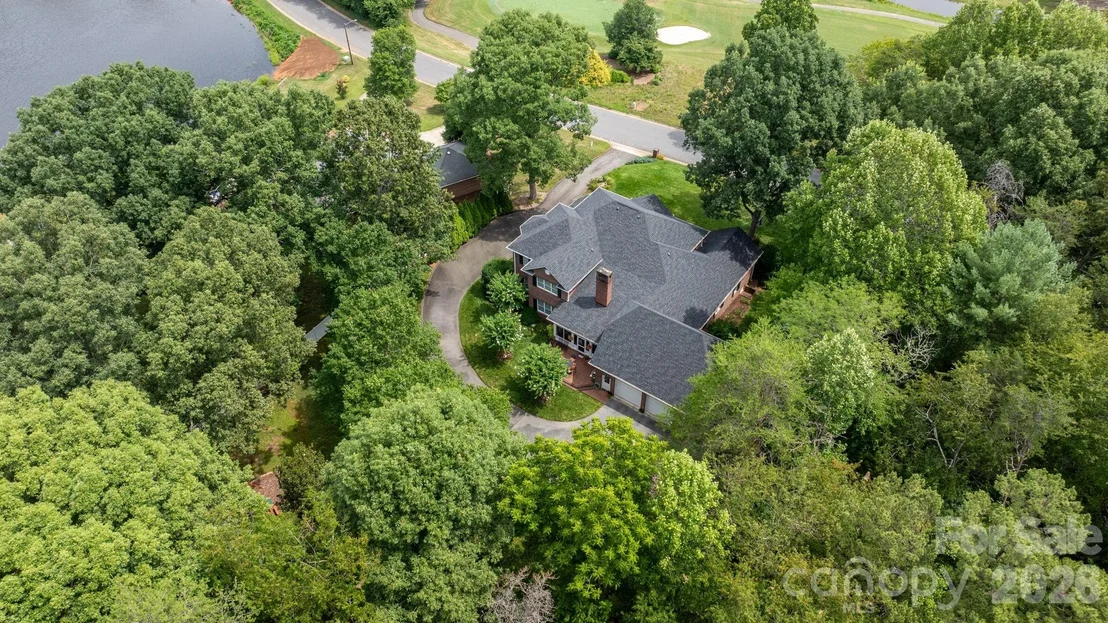 Photo of 3740 Pinecrest Drive NE