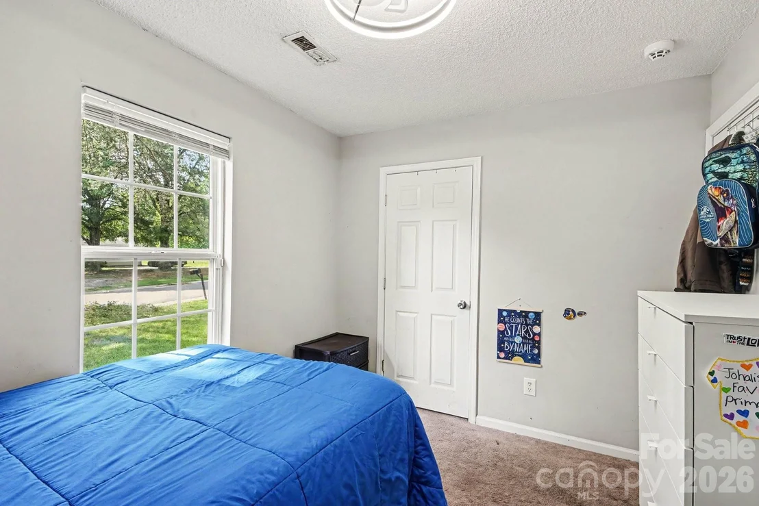 Photo of 1240 Log Cabin Road
