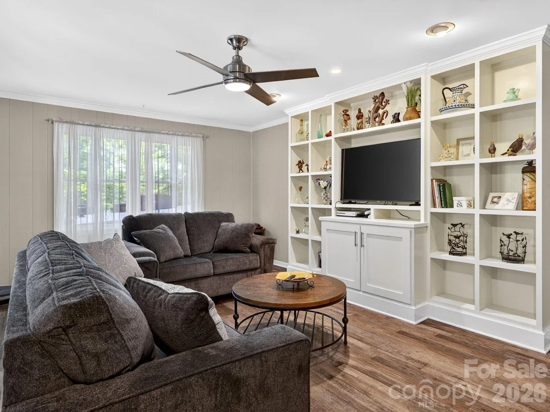 Photo of 707 Dogwood Trail
