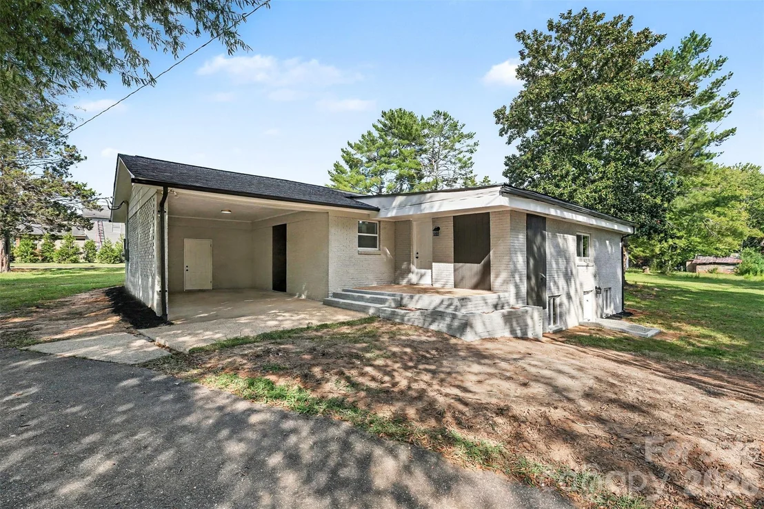 Photo of 1902 19th Avenue NE
