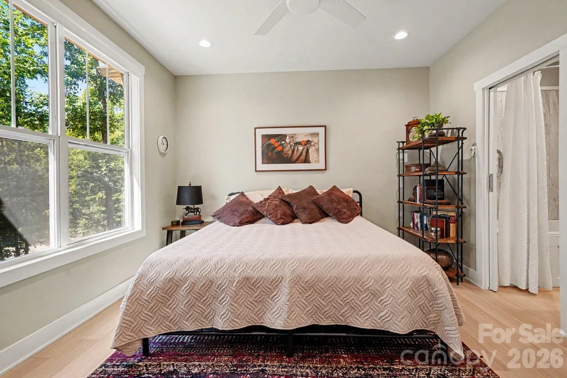 Photo of 1241 Hayes Road