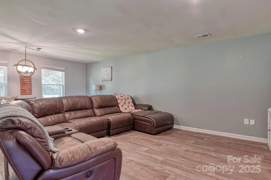 Photo of 1281 Twin Bridge Road