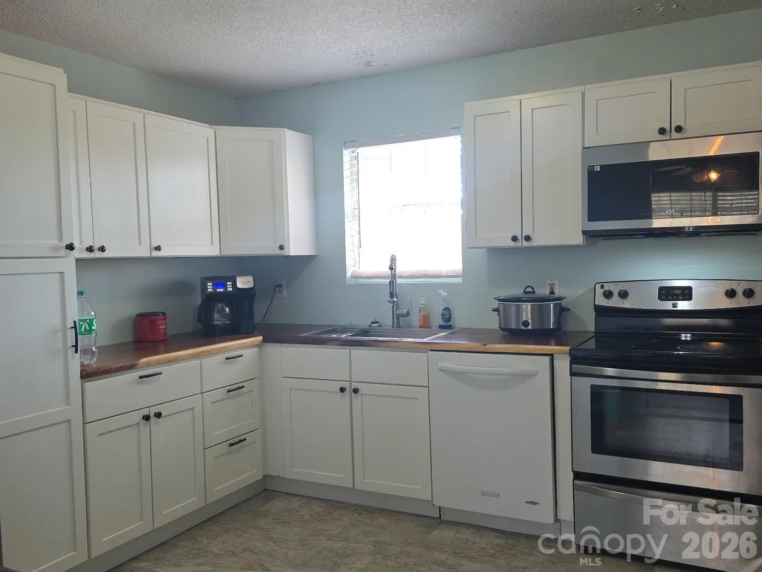 Photo of 1097 Stadium Road