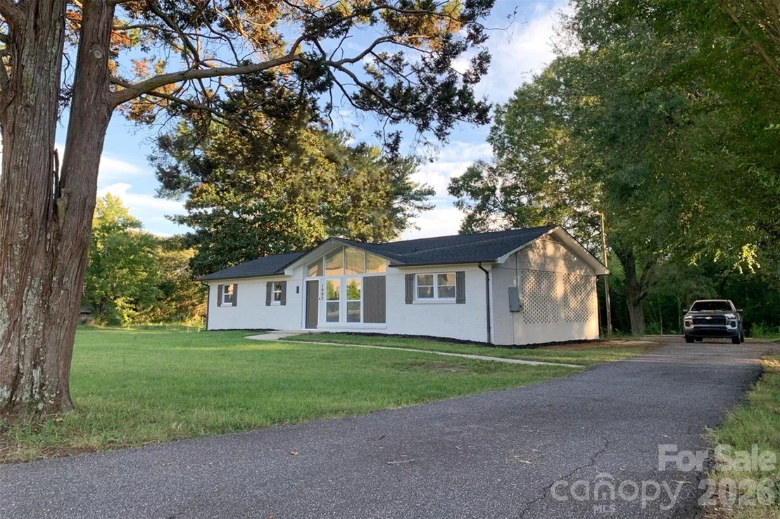 Photo of 1902 19th Avenue NE