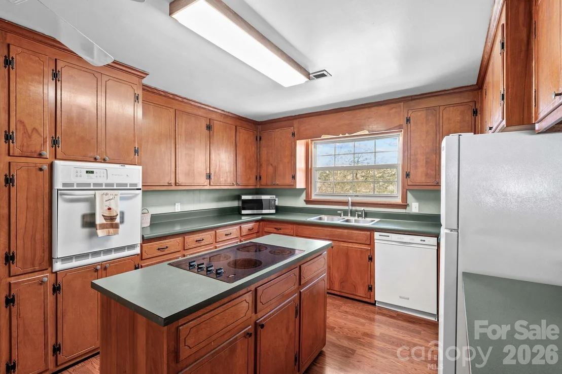 Photo of 5075 Lakeview Drive