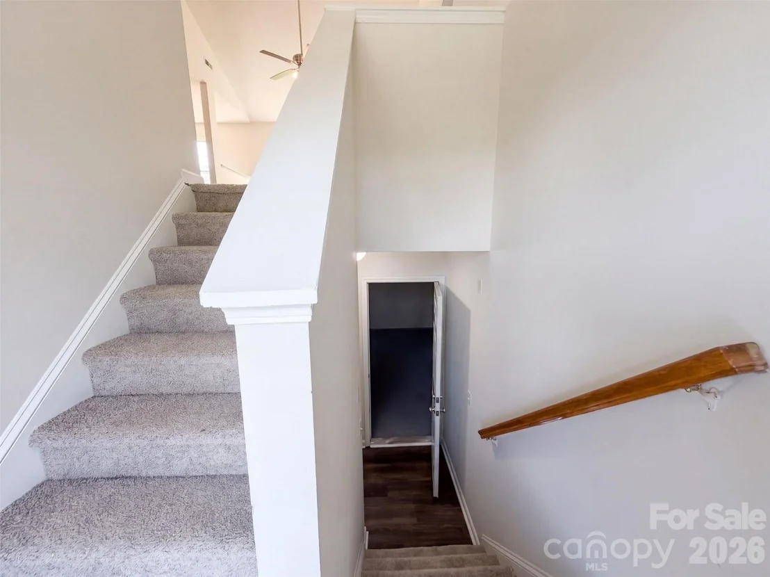 Photo of 1667 Oakview Way