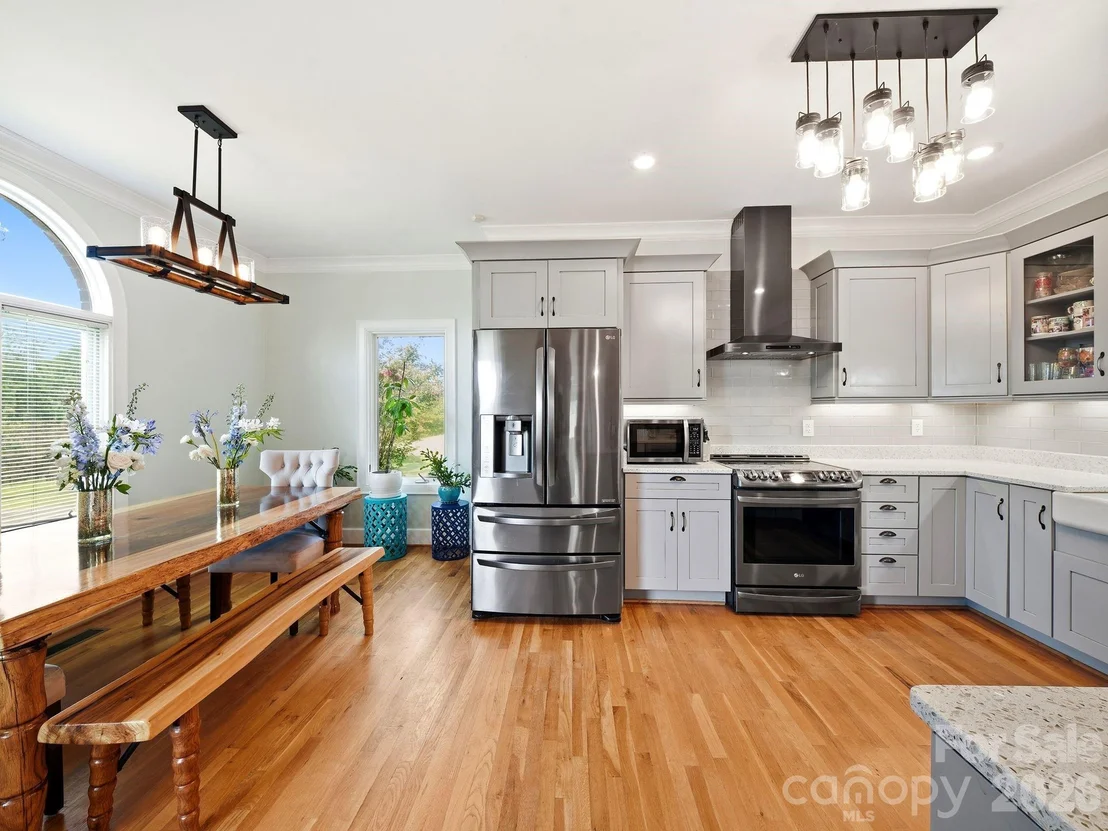 Photo of 2950 Pearidge Road
