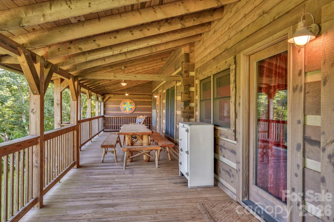Photo of 525 Schoolhouse Ridge