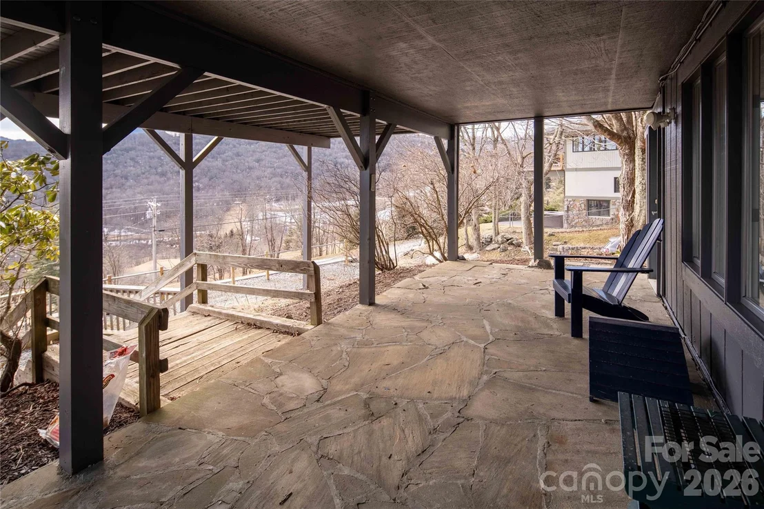 Photo of 1628 Skyland Drive