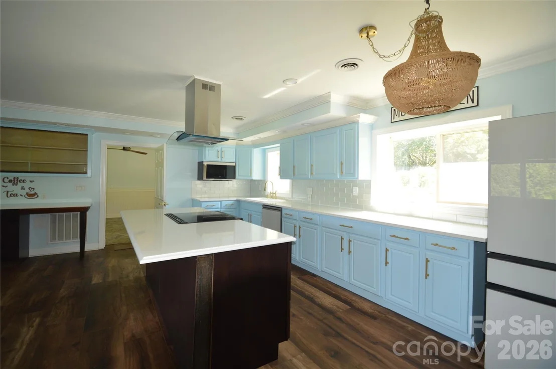 Photo of 1183 Sandy Plains Road