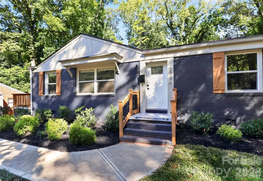 Photo of 2736 Royston Road