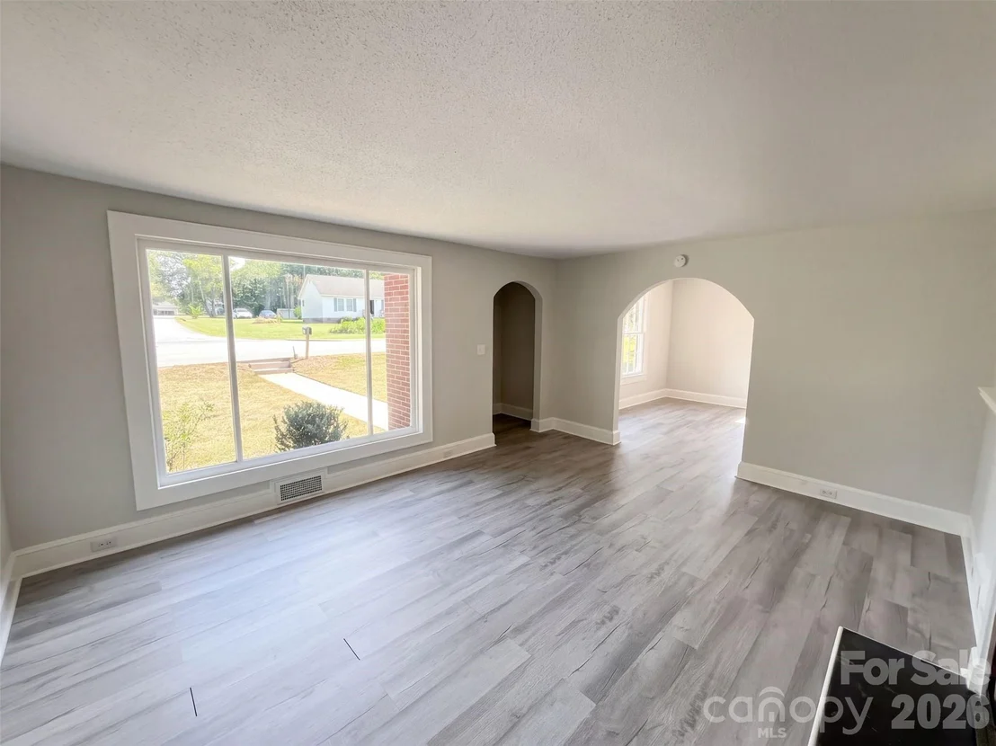 Photo of 905 3rd Street