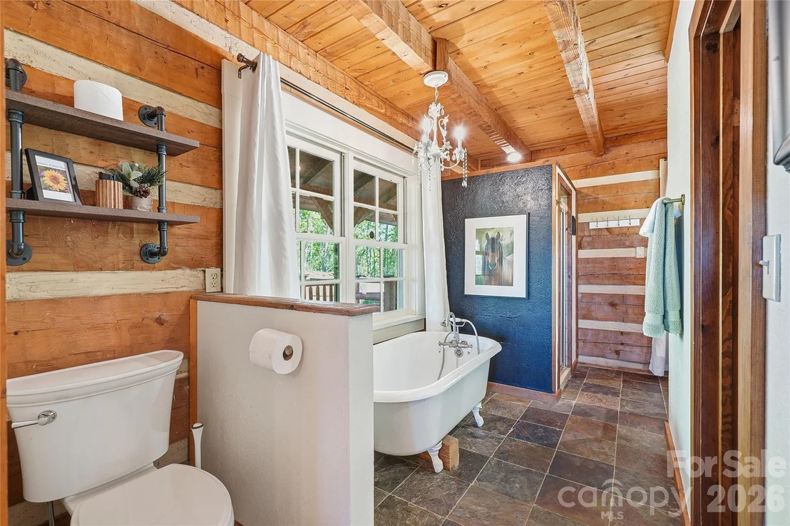 Photo of 723 N Highland Road