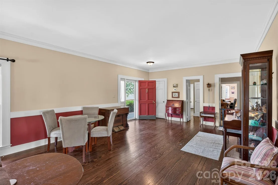 Photo of 341 Ridings Road