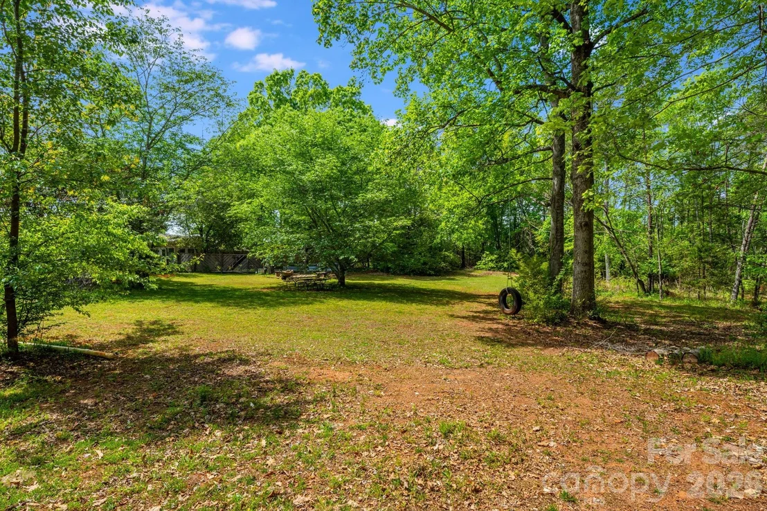 Photo of 1737 Whitesides Road