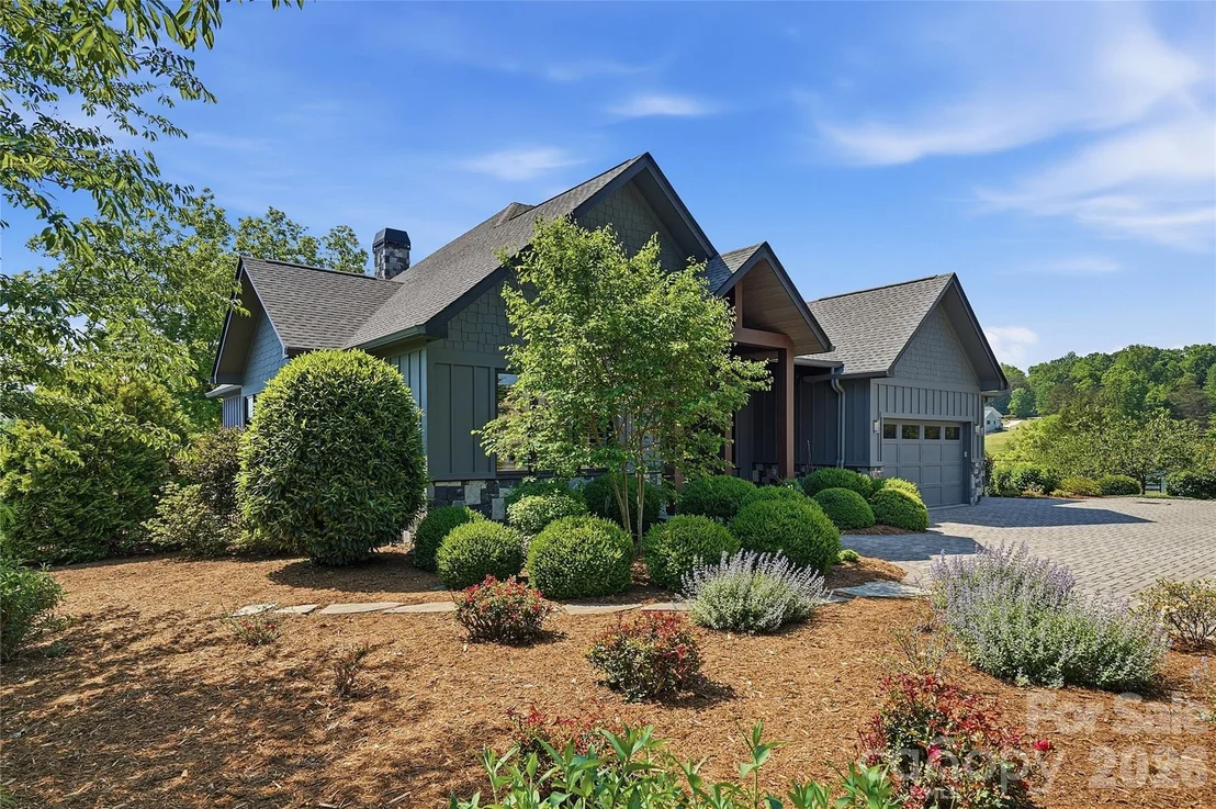 Photo of 984 Mapleton Lane