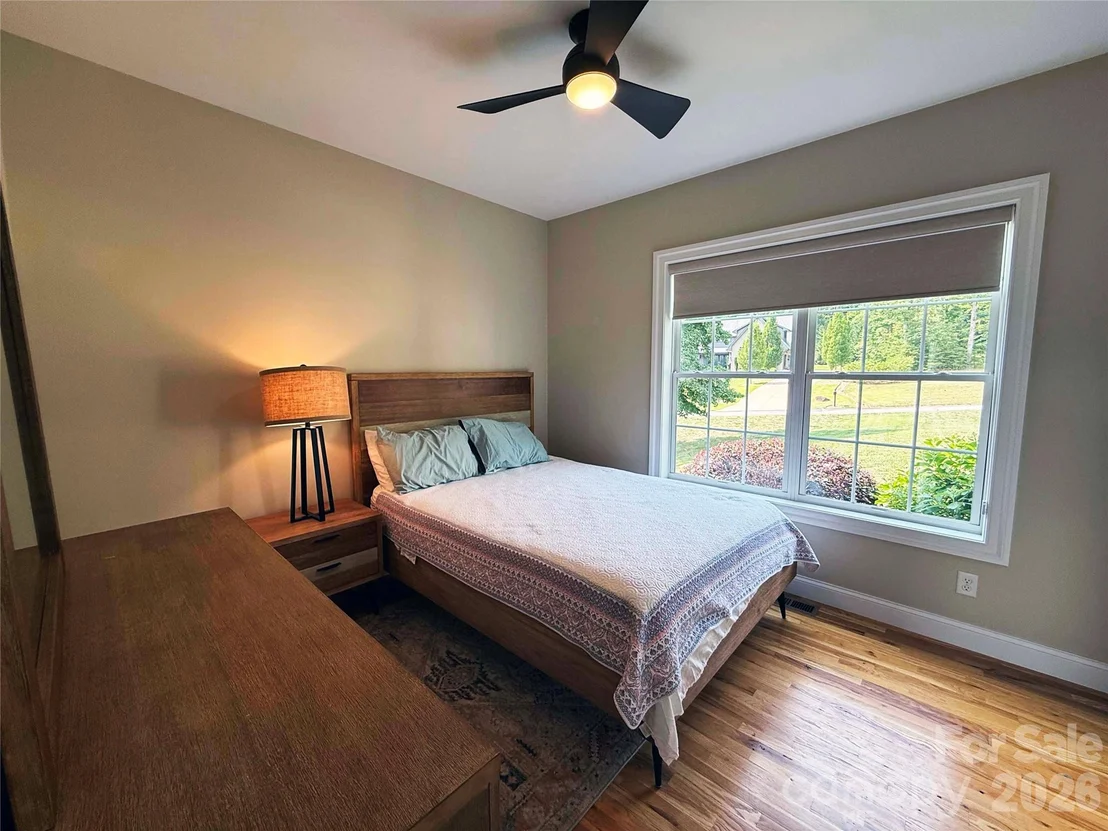 Photo of 490 Mapleton Lane
