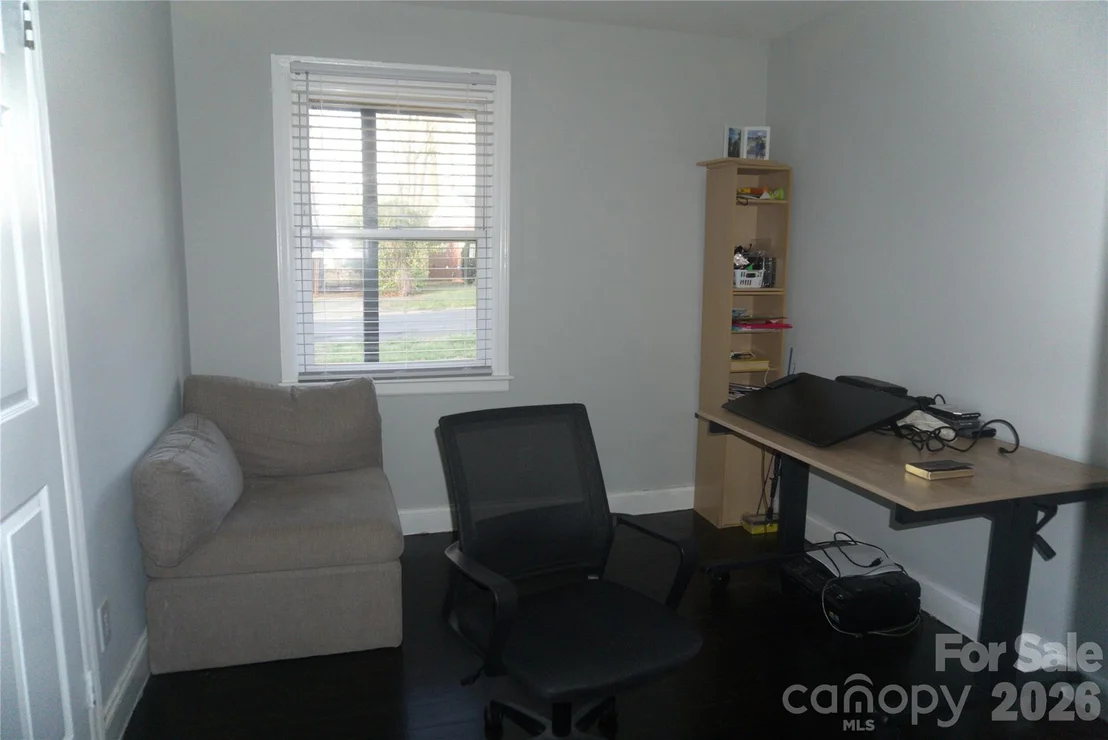 Photo of 2851 Burbank Drive