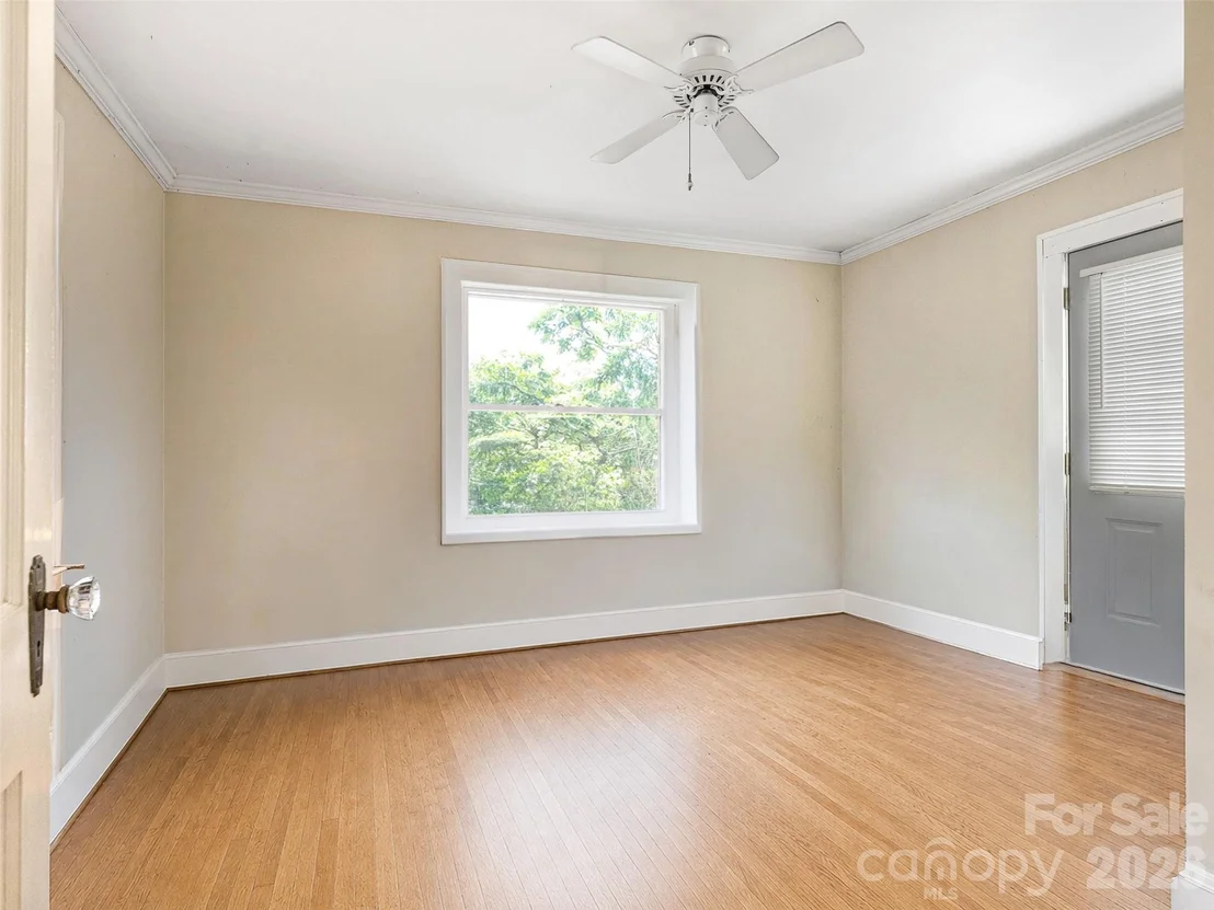 Photo of 646 Marsh Road