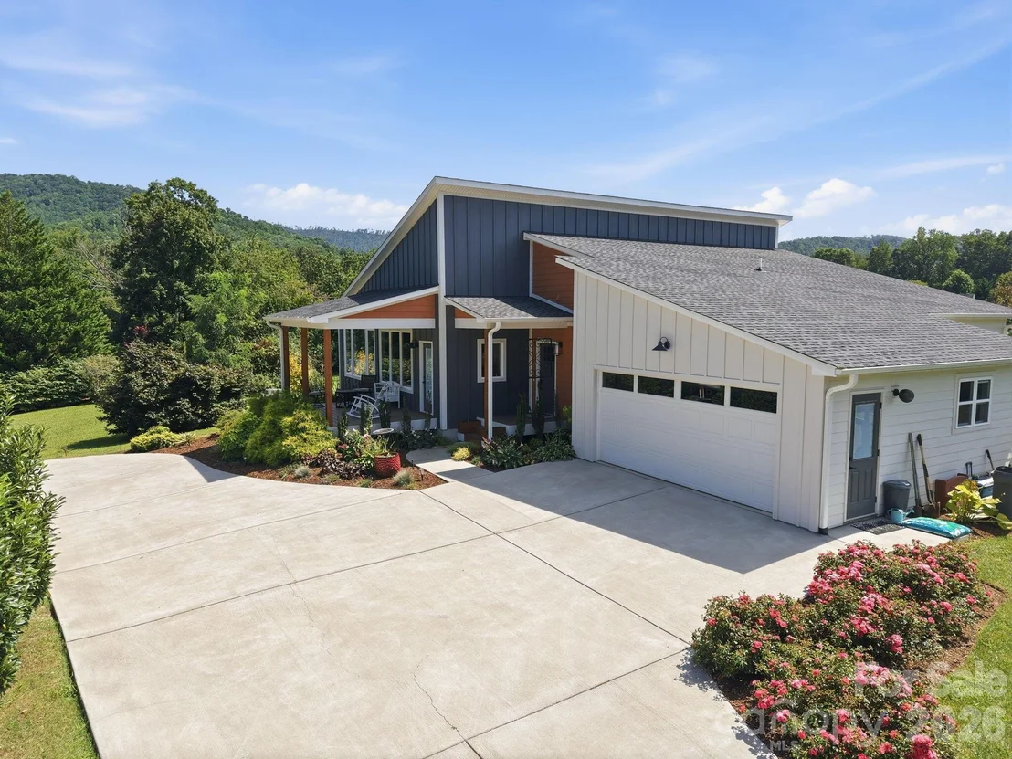 Photo of 112 Upper Grove Lane