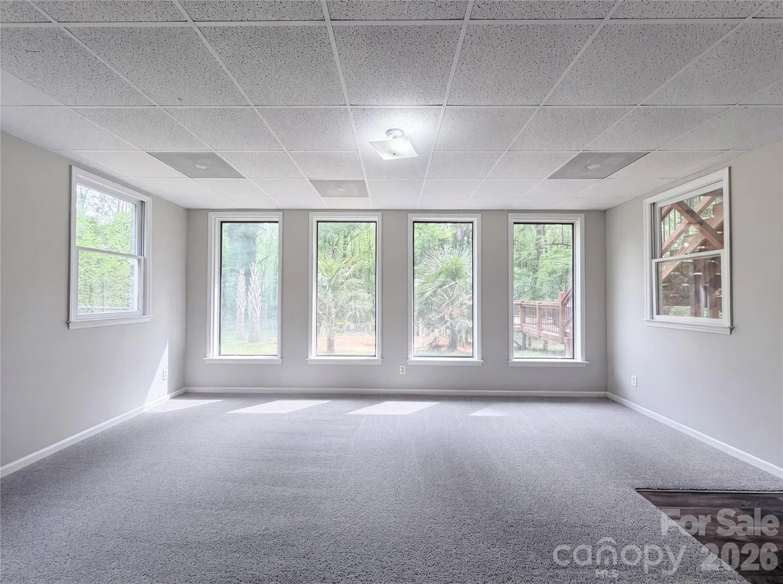 Photo of 706 Crescent Drive