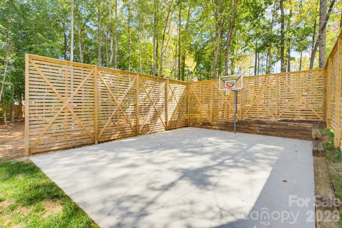 Photo of 2507 Forest Lawn Drive