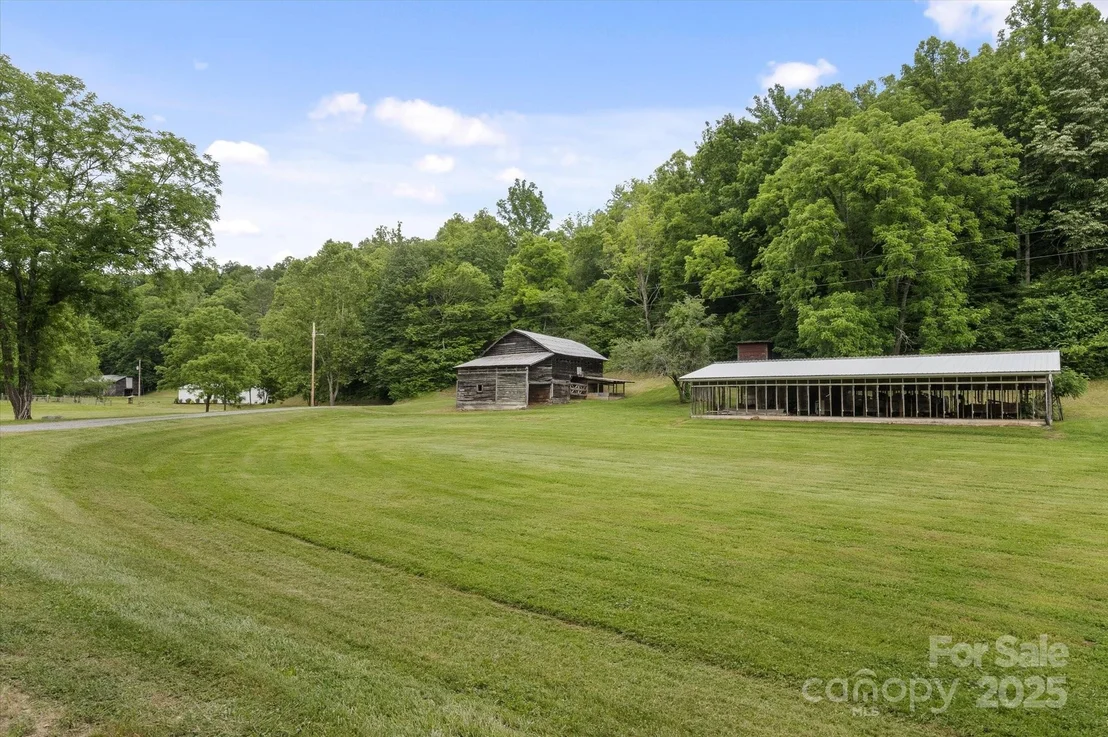 Photo of 942 Paint Fork Road
